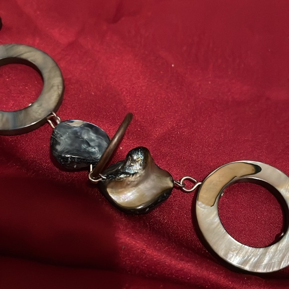 Fashion Jewelry Black and Gold Circle Necklace - Picture 3 of 5